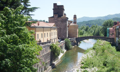 la fortezza di Castelnuovo e la chiesa di Nostra Donna